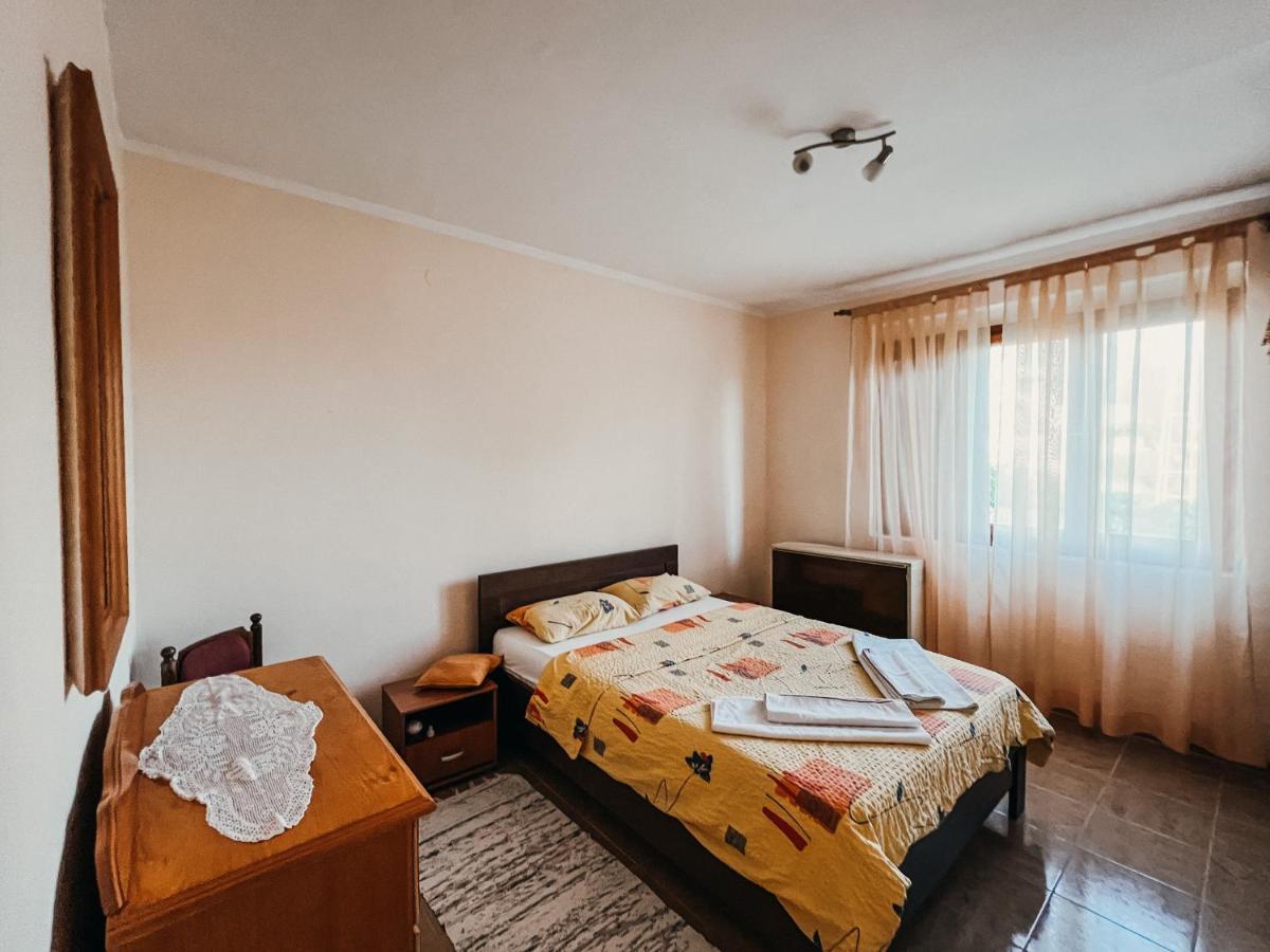 Vladivostok Apartments Tivat Bagian luar foto