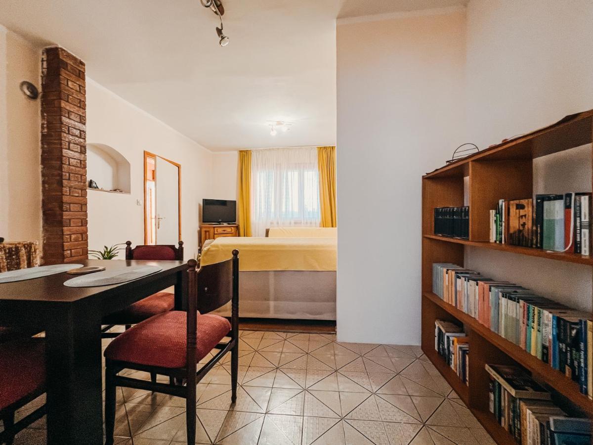 Vladivostok Apartments Tivat Bagian luar foto