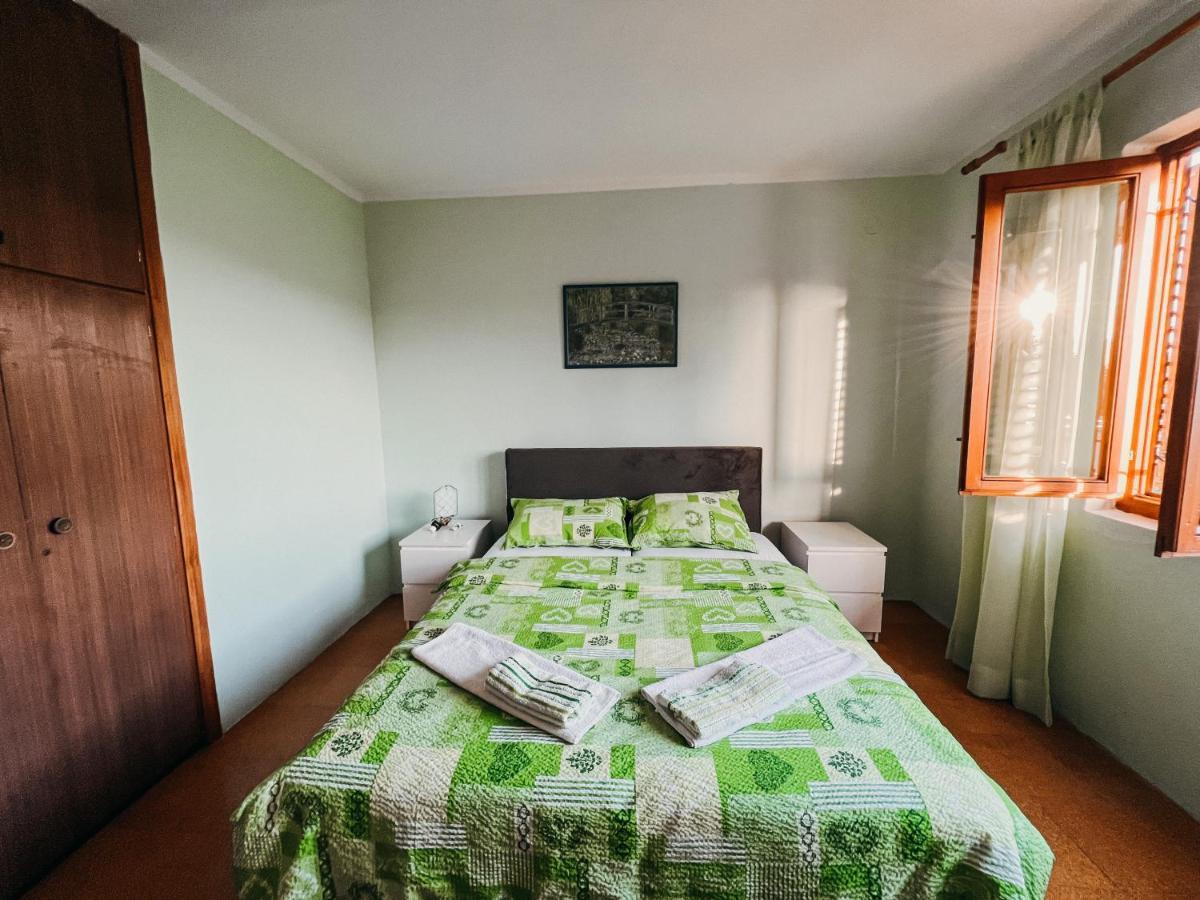 Vladivostok Apartments Tivat Bagian luar foto