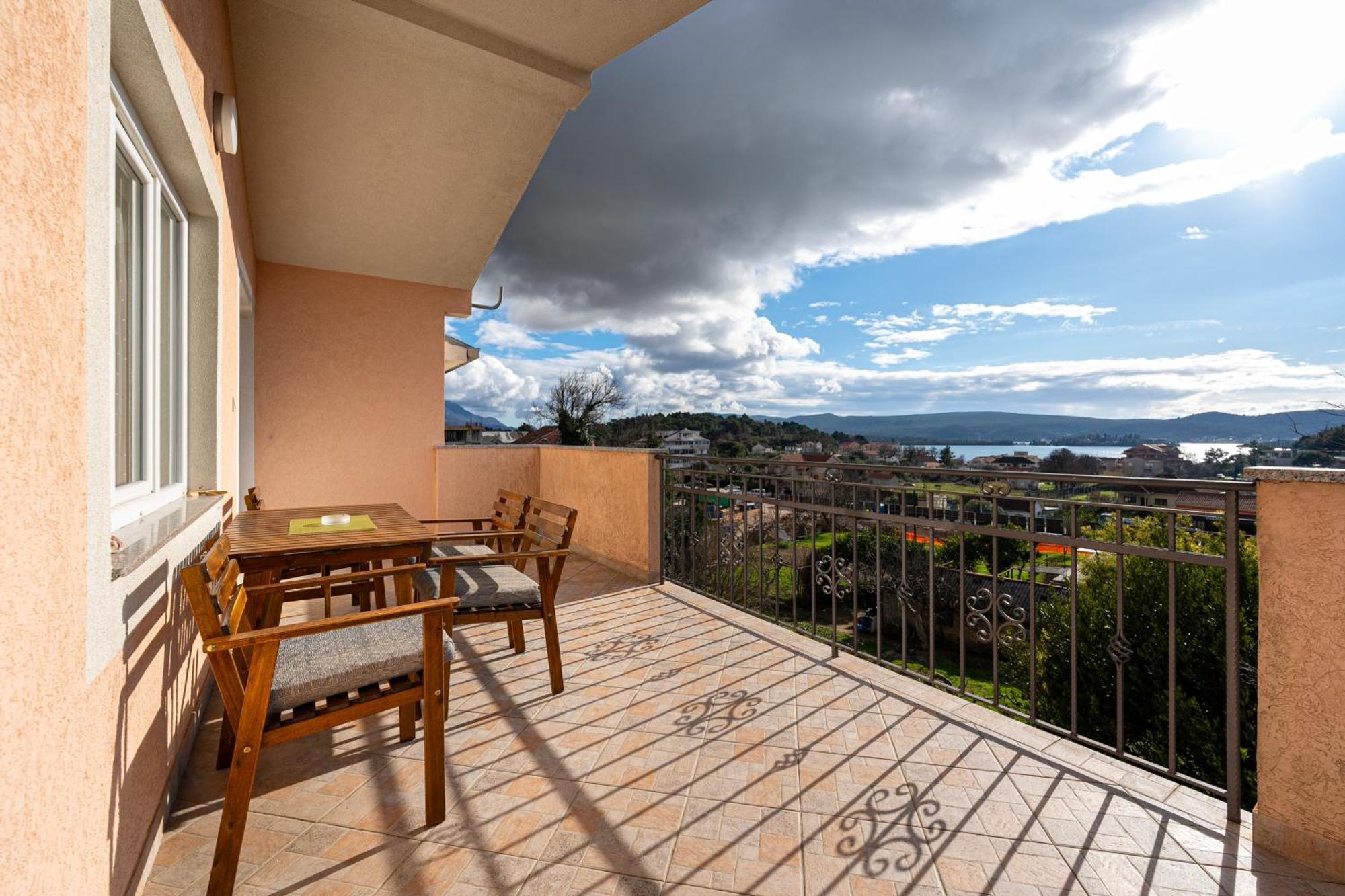 Vladivostok Apartments Tivat Bagian luar foto