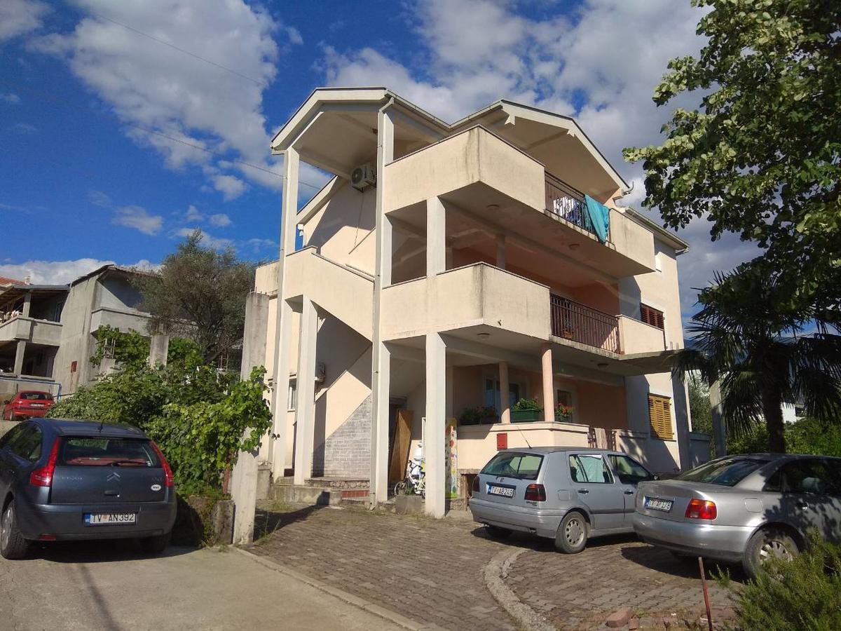Vladivostok Apartments Tivat Bagian luar foto